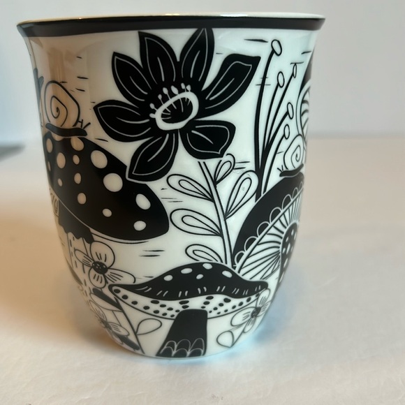 Karma Stay Wild Black and Ivory 16 Oz. Mushroom Mug - Picture 2 of 8